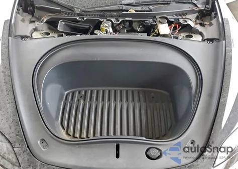 2025 Tesla Model 3 z USA, uszkodzony, nr VIN 5YJ3E1EA8SF894680